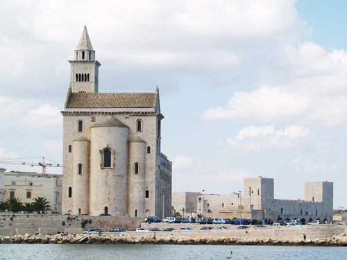 Trani, Cattedrale, Porto turistico